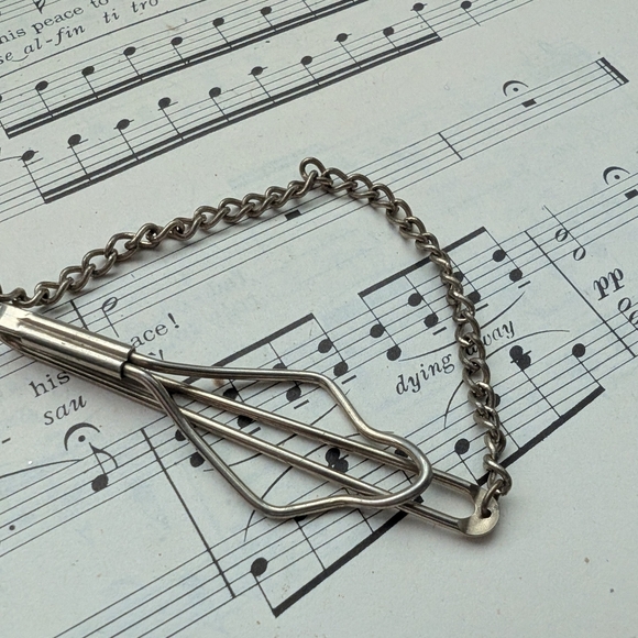 Tie Bar Clip with Chain - Picture 4 of 5